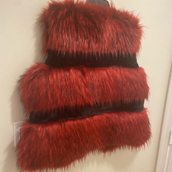 Faux fur vest, red/black, size L, new with tags - Picture 7 of 8